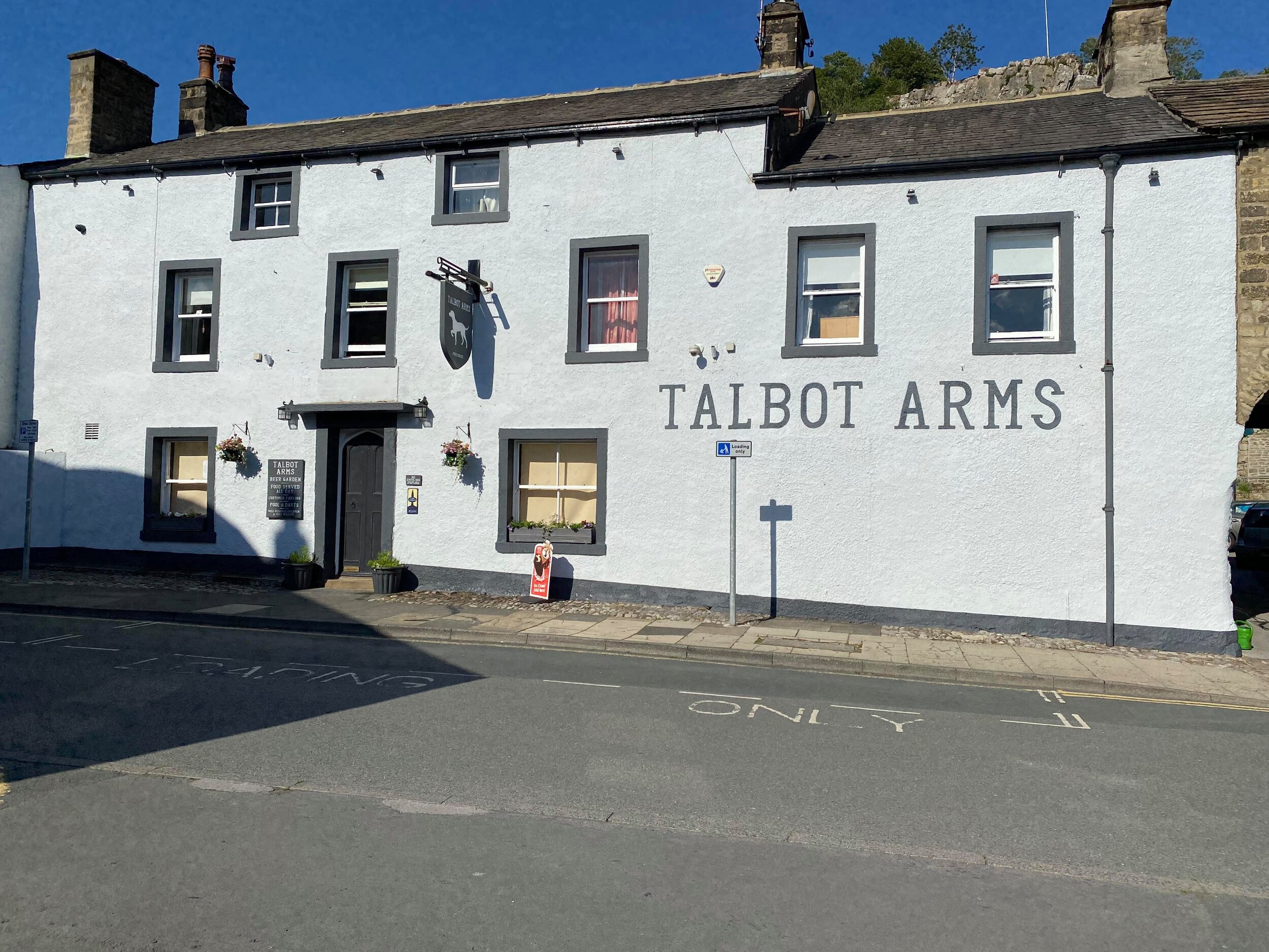 The Talbot Arms Settle
