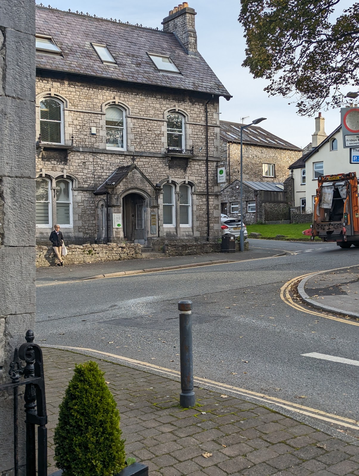 THE SQUARE DENTAL PRACTICE