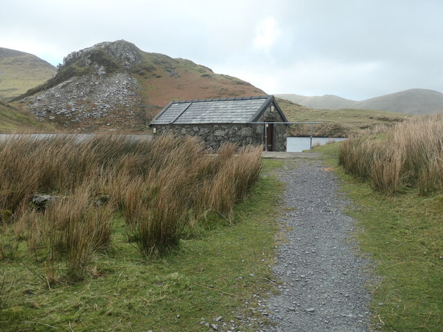 Llyn y Dywarchen