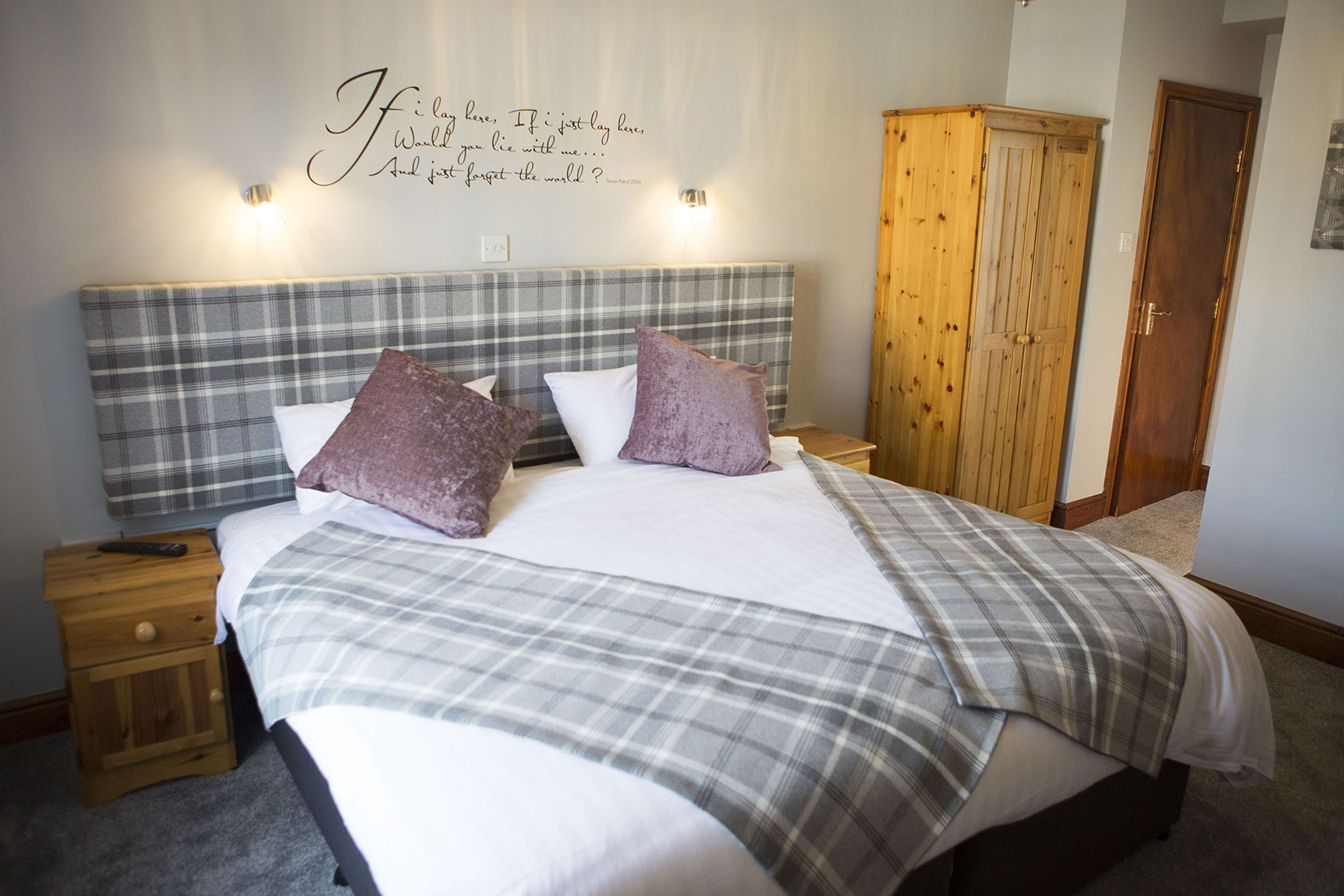 Crown & Cushion Inn photo
