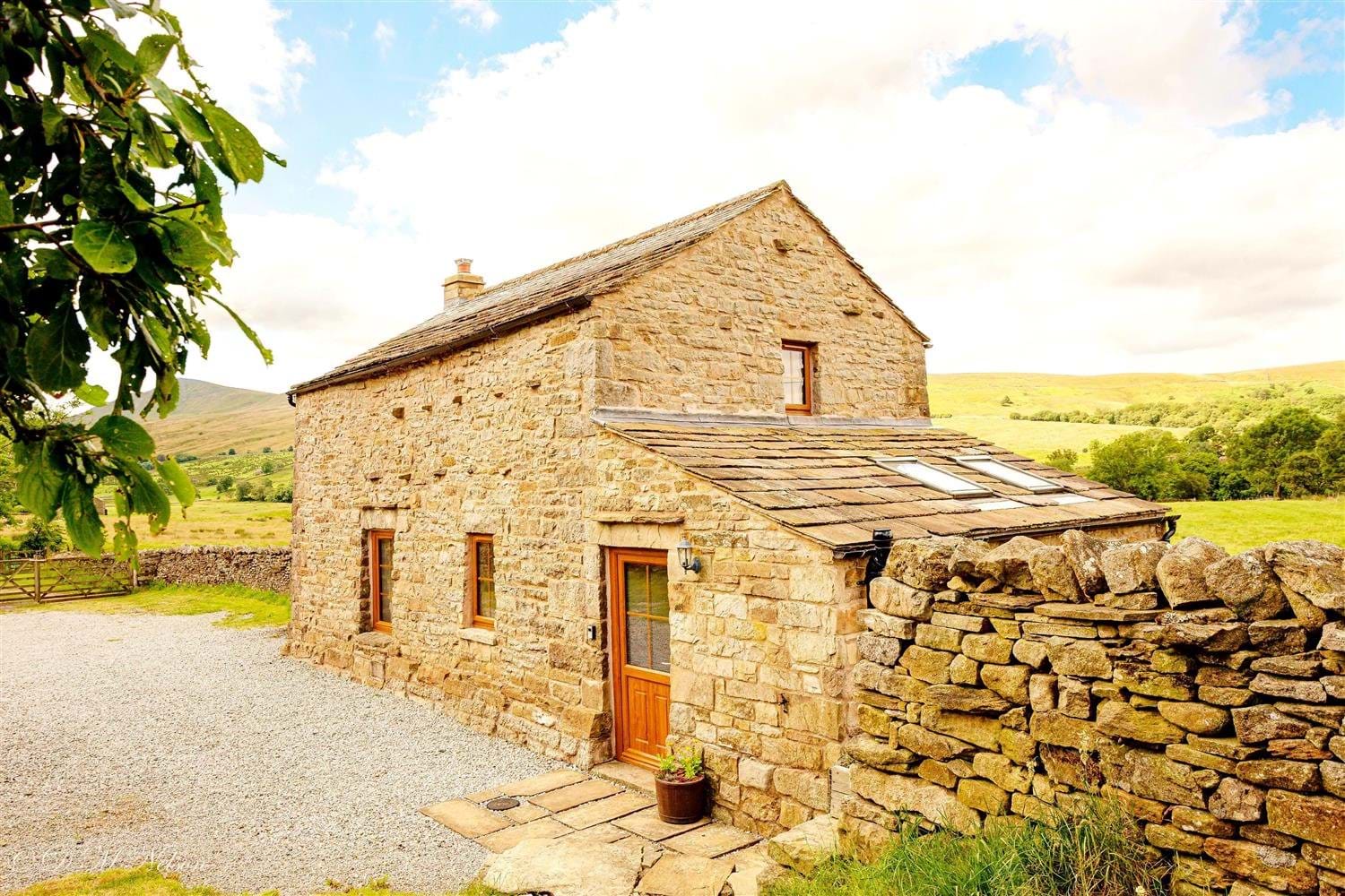 Pendragon View photo